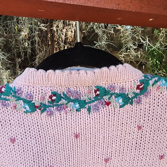 Vintage Embroidered by Hand sweetheart sweater - Picture 10 of 10